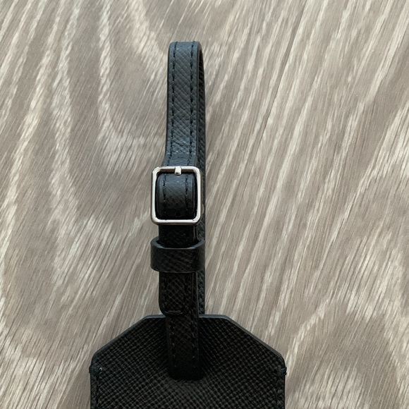 Michael Kors Men Kamden Leather Luggage Tag - Picture 3 of 11